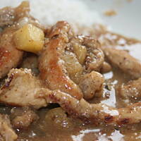 Aromatyczny gulasz ze schabu w jabłkowym sosie