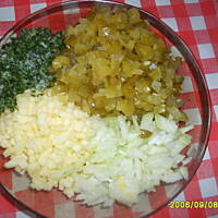 Surówka z kiszonych ogórków