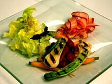 Fot. tineczka, Salatka slodko kwasna z grillowana cebula