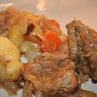 Żeberka z kapustą i warzywami z jednego gara kasi