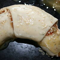 Pikantne rogale z serem - sosem i cebulką kasiuli