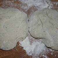 Pikantne rogale z serem - sosem i cebulką kasiuli