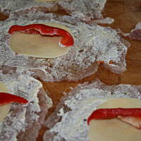 Chrupiące roladki z piersi boczku i papryki kasiuli