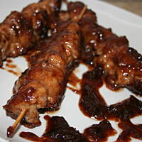 Szaszłyki z szynki  w śliwkowym sosie kasiuli