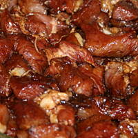 Gulasz w sosie sojowym z posmakiem śliwki kasiuli