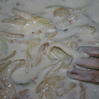 Gulasz w sosie sojowym z posmakiem śliwki kasiuli