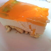 Sernik na zimno z brzoskwiniami. Polecam :-)