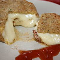 Kotlecik z sera żółtego z suszonymi pomidorami