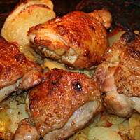 Kurczak paprykowy pieczony na ziemniakach kasiuli