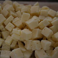 Sałatka z wędzonym kurczakiem i serem kasiuli