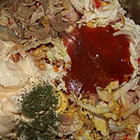 Sałatka z wędzonym kurczakiem i serem kasiuli