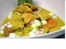 Fot. Renatap, Kurczak w sosie curry z kolorowymi piankami Haribo