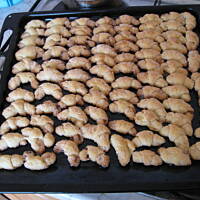 Rogaliki (CIASTECZKA)drożdzowe z cukrem -migdałowe