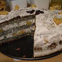 Tort makowy z brzoskwiniami