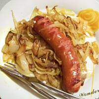 Kiełbasa z cebulą