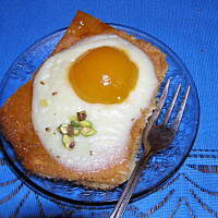 Wielkanocny placek pełen jajek