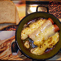 Bardzo pyszna zapiekana kiełbaska z serem -express