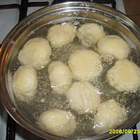 Knedle serowe z powidłami