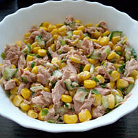 Wiosenny tyńczyk w sałatce