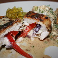 Kieszonki nadziewane w sosie koperkowym kasiuli