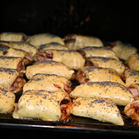 Paszteciki z boczkiem śliwkami i cebulą kasiuli