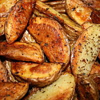 Ziemniaki zapiekane z ziołami - zdrowsze frytki