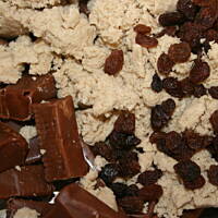 Mazurek trójwarstwowy krówka chałwa śliwka kasiuli