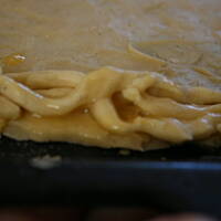 Mazurek trójwarstwowy krówka chałwa śliwka kasiuli