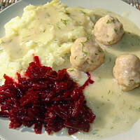 Pulpeciki w sosie śmietanowo-koperkowym