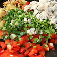 Faszerowane pieczone ziemniaki z sosem kasiuli