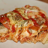 Pizza makaronowa z sosem i serem kasiuliii