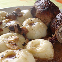 Czosnkowe roladki z bazylią i oregano