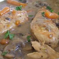 Filety kurczaka z marchewką i pieczarkami