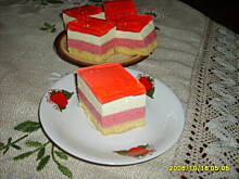 Fot. dorisek2620, Ciasto truskawkowe z masą śmietankową
