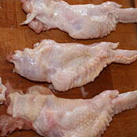 Faszerowane skrzydełka w smakowitym sosie kasiuli