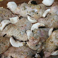 Faszerowane skrzydełka w smakowitym sosie kasiuli