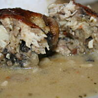 Faszerowane skrzydełka w smakowitym sosie kasiuli