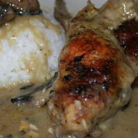 Faszerowane skrzydełka w smakowitym sosie kasiuli