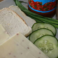 Zielone pikantne tosty z serem kasiuli