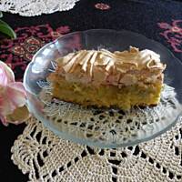 Placek z rabarbarem i kolorową  pianką