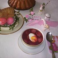 Wielkanocny barszcz czerwony ze święconką