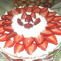 Tort serowo-śmietankowy z owocami - lekki i pyszny