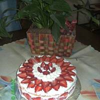 Tort serowo-śmietankowy z owocami - lekki i pyszny