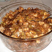 Śledzie z suszonymi grzybami i ogórkiem konserwowym