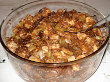 Fot. MonikaK, Śledzie z suszonymi grzybami i ogórkiem konserwowym