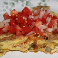 Omlet na Ziemniaczkach z Pomidorową Salsą