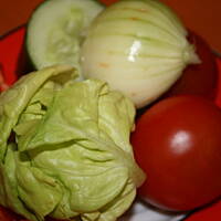 Sałatka z kotletów drobiowych kasiuli - sycąca