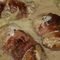 Roladki z jajem w śmietanowym sosie kasiuli