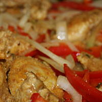 Kurczak o indyjskiej nucie w sosie curry kasiuli