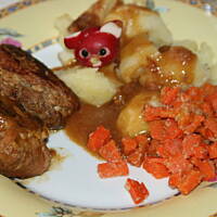 Roladki ze schabu z selerem i pieczarkami